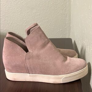 Women's Suede Wedge Sneaker Heels size 9